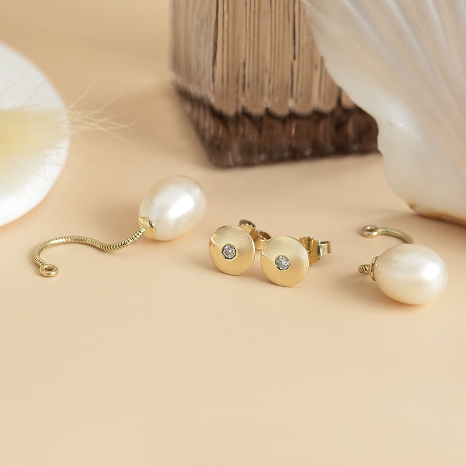 Gold stud earrings with diamond and pearl 14 karat