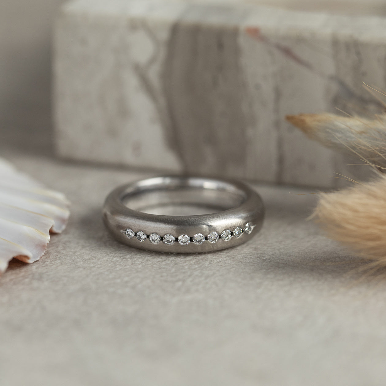 White gold ring with diamond 18 karat