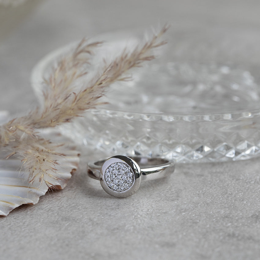 White gold ring with diamond 18 kt