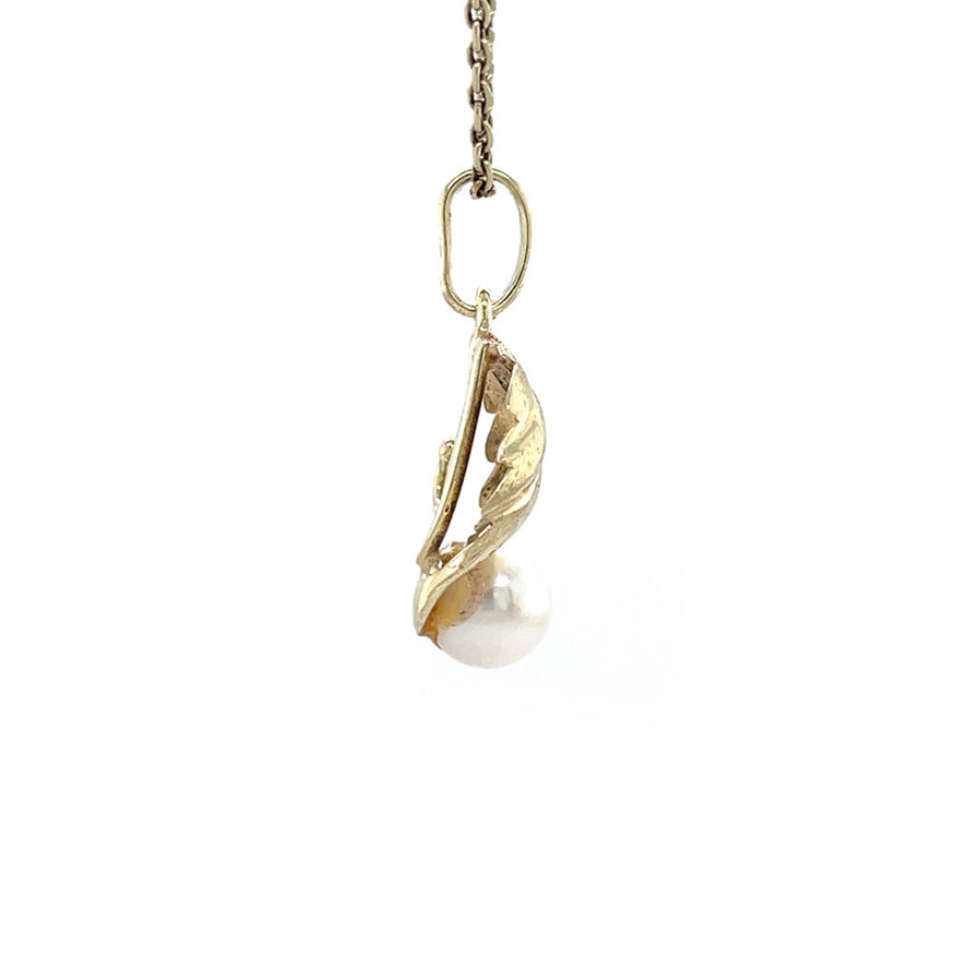 14 karat gold pendant with pearl