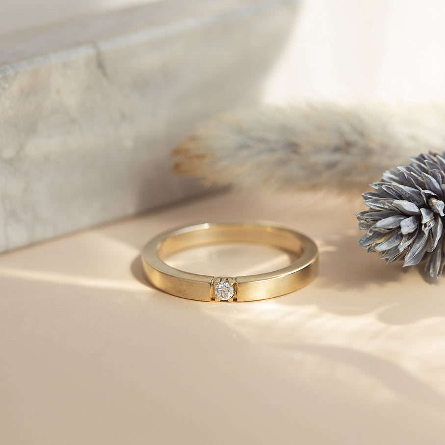 Gouden ring met diamant 14 karaat