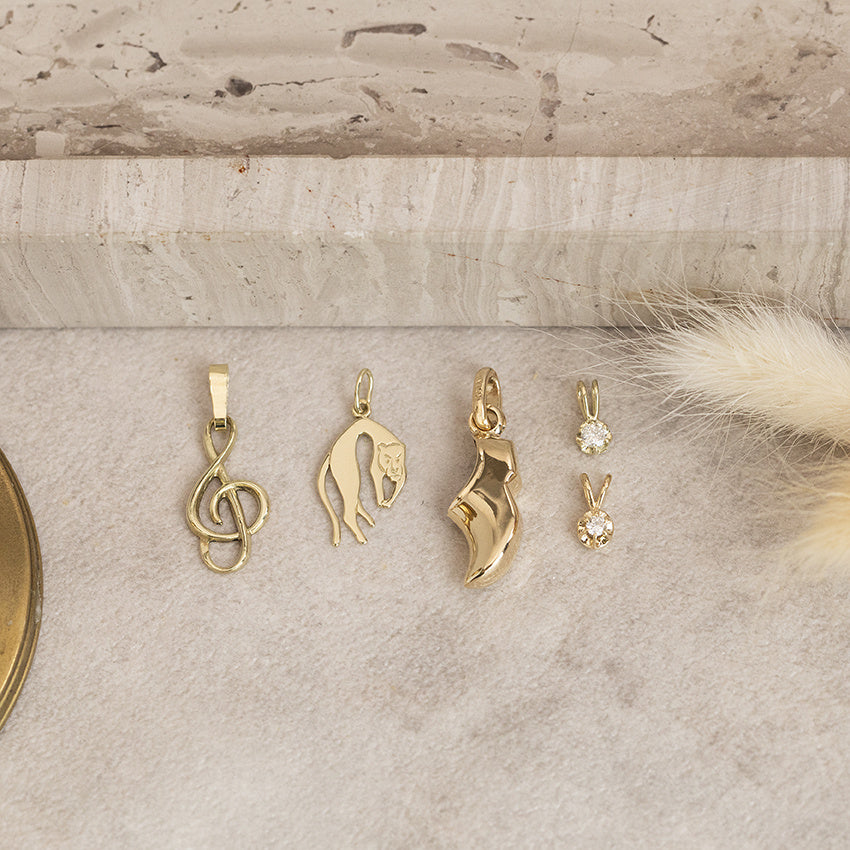 14 karat gold solitaire pendant with diamond