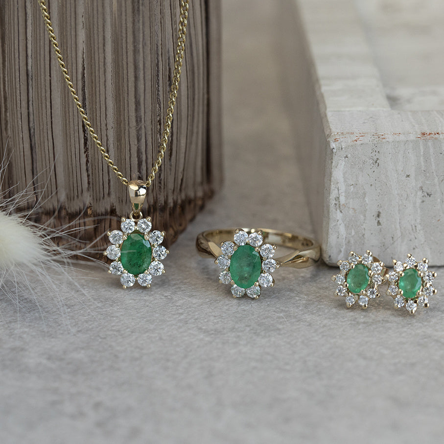 Golden entourage pendant with diamond and emerald 14 karat* New