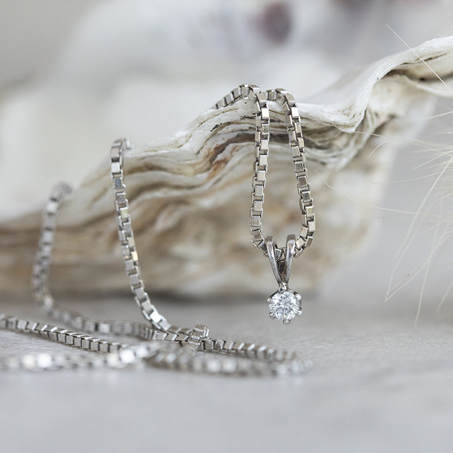 White gold necklace with diamond pendant 40.5 cm 14 karat