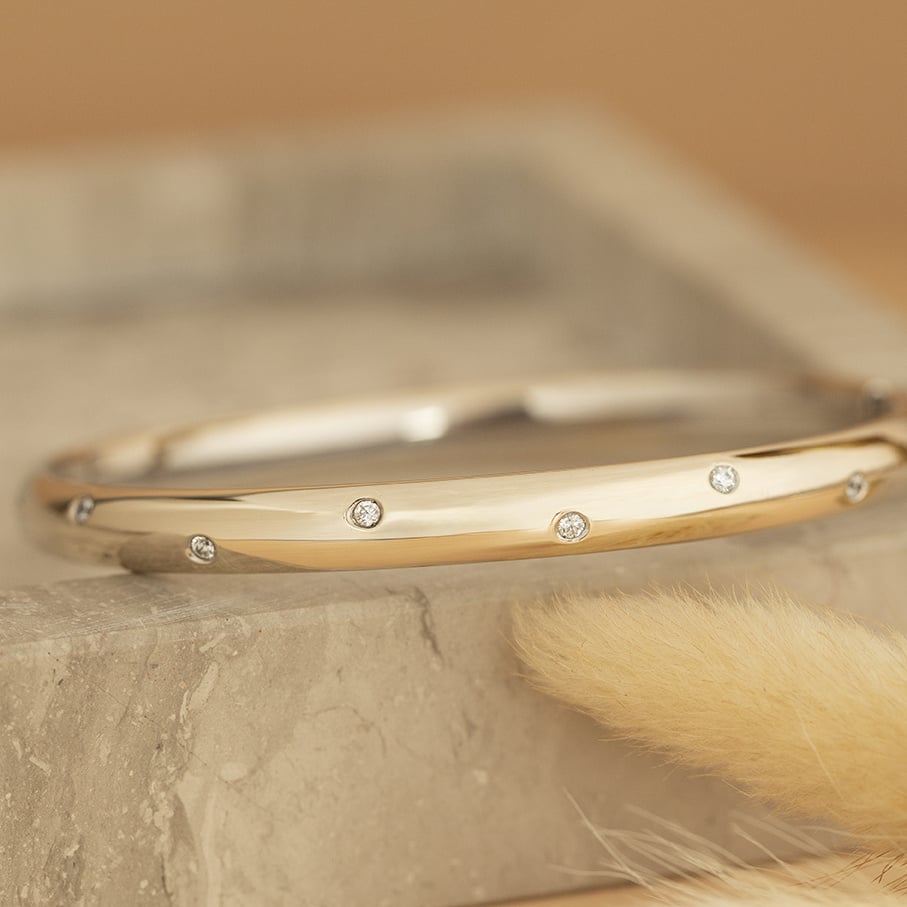 White gold bangle with zirconia 18 karat