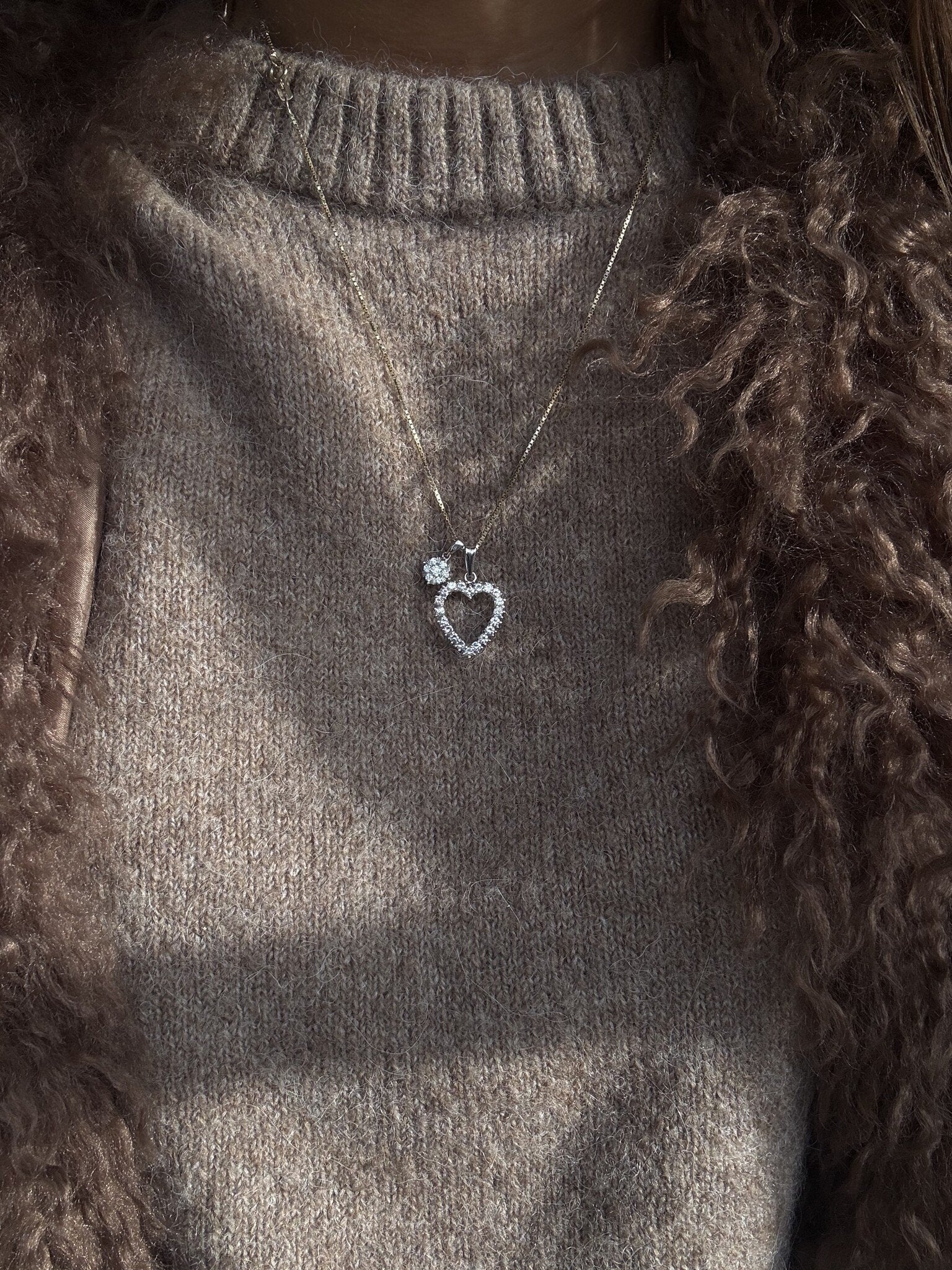 White gold heart pendant with diamond 18 karat
