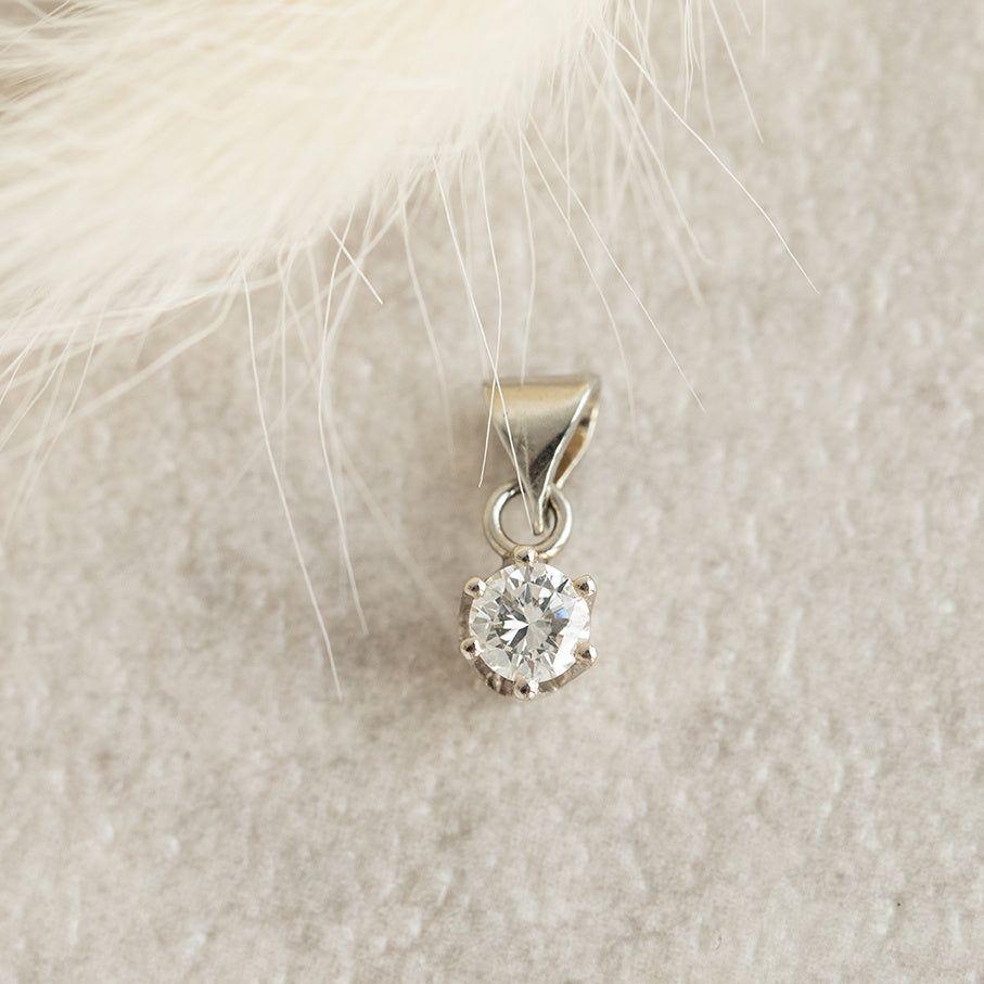 White gold solitaire pendant with diamond 14 karat