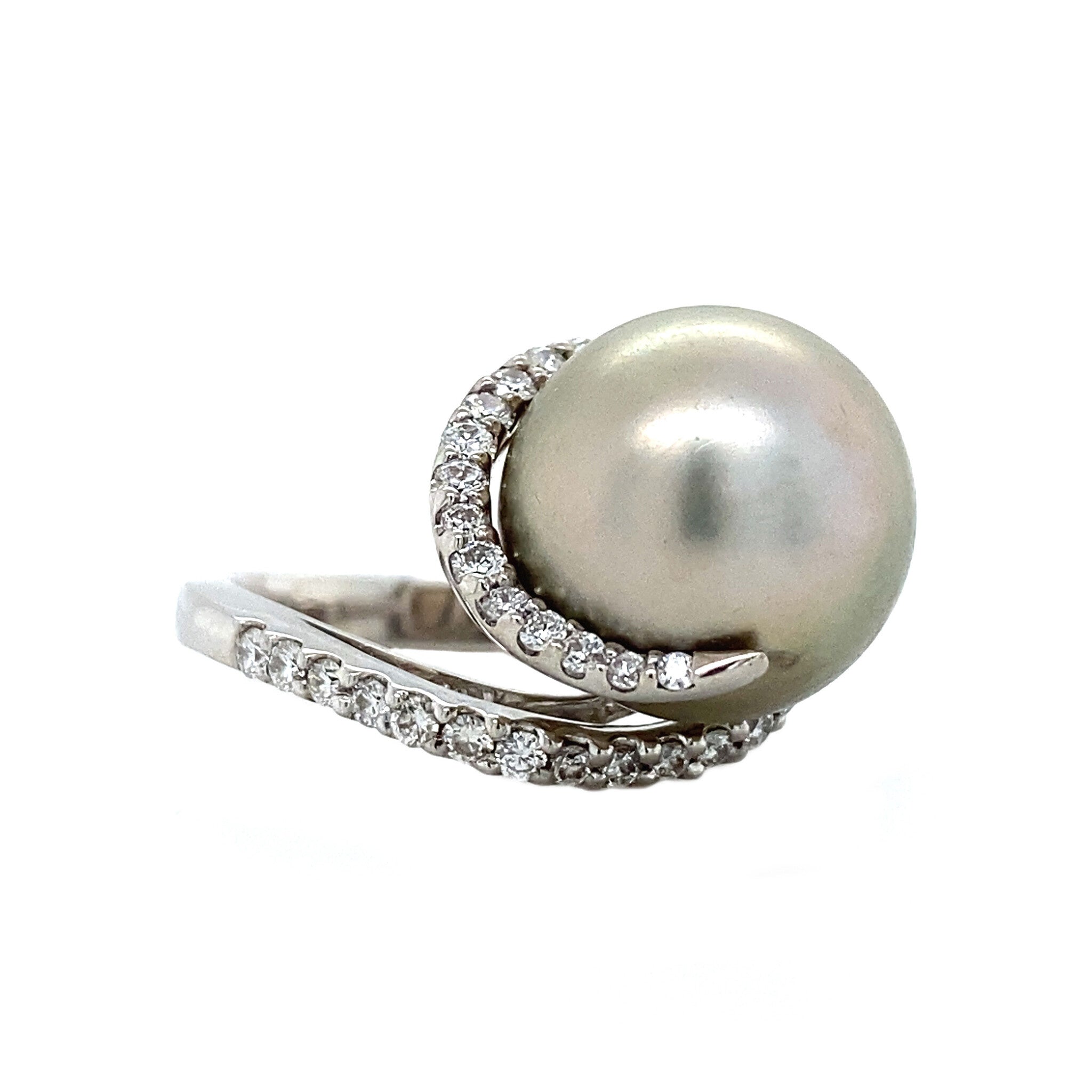 White gold ring with pearl and diamond 18 kt