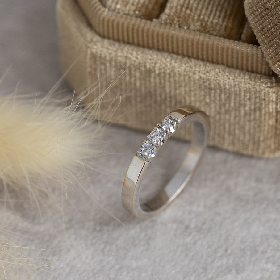 White gold memory ring with diamond 14 karat