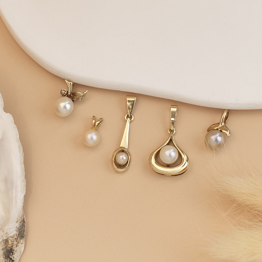 Gold pendant with pearl 14