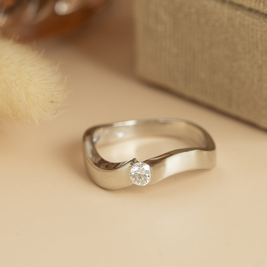 Witgouden ring met diamant 14 karaat