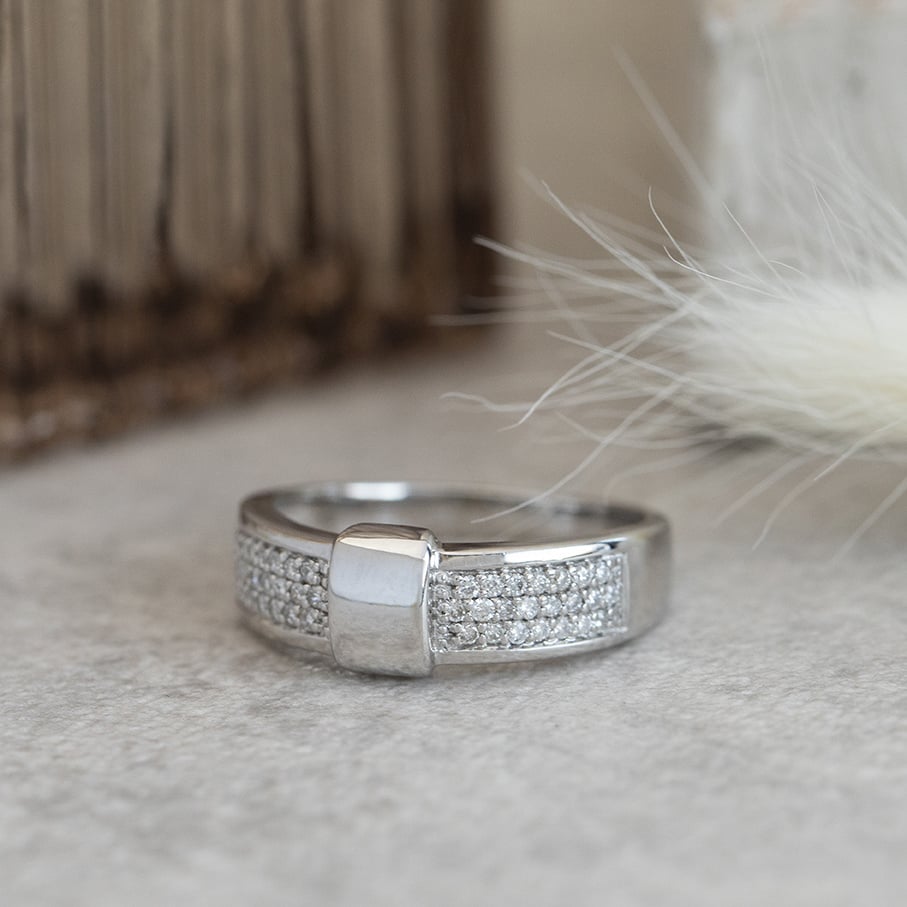 White gold ring with diamond 14 karat