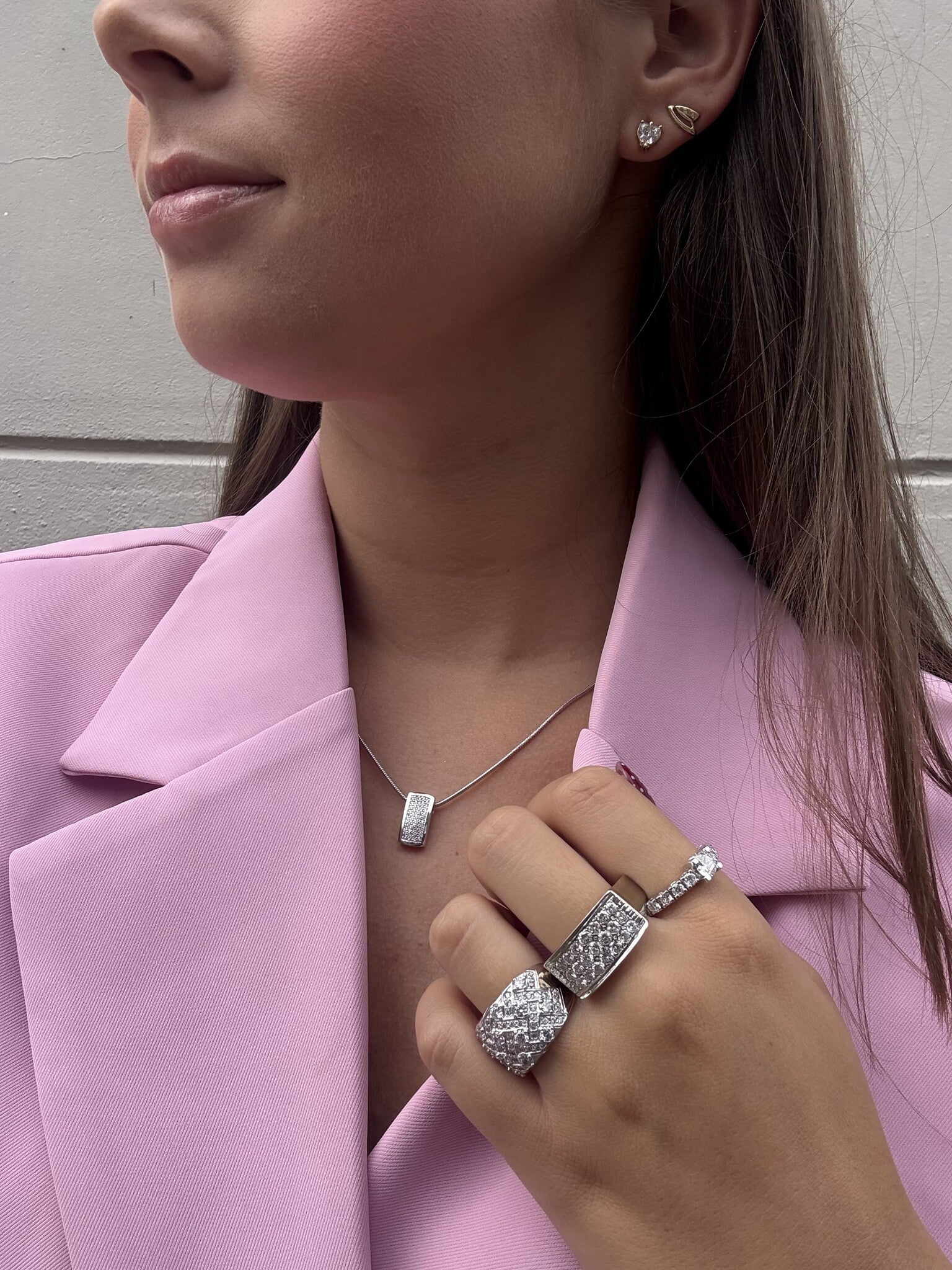 White gold necklace with pendant 43 cm