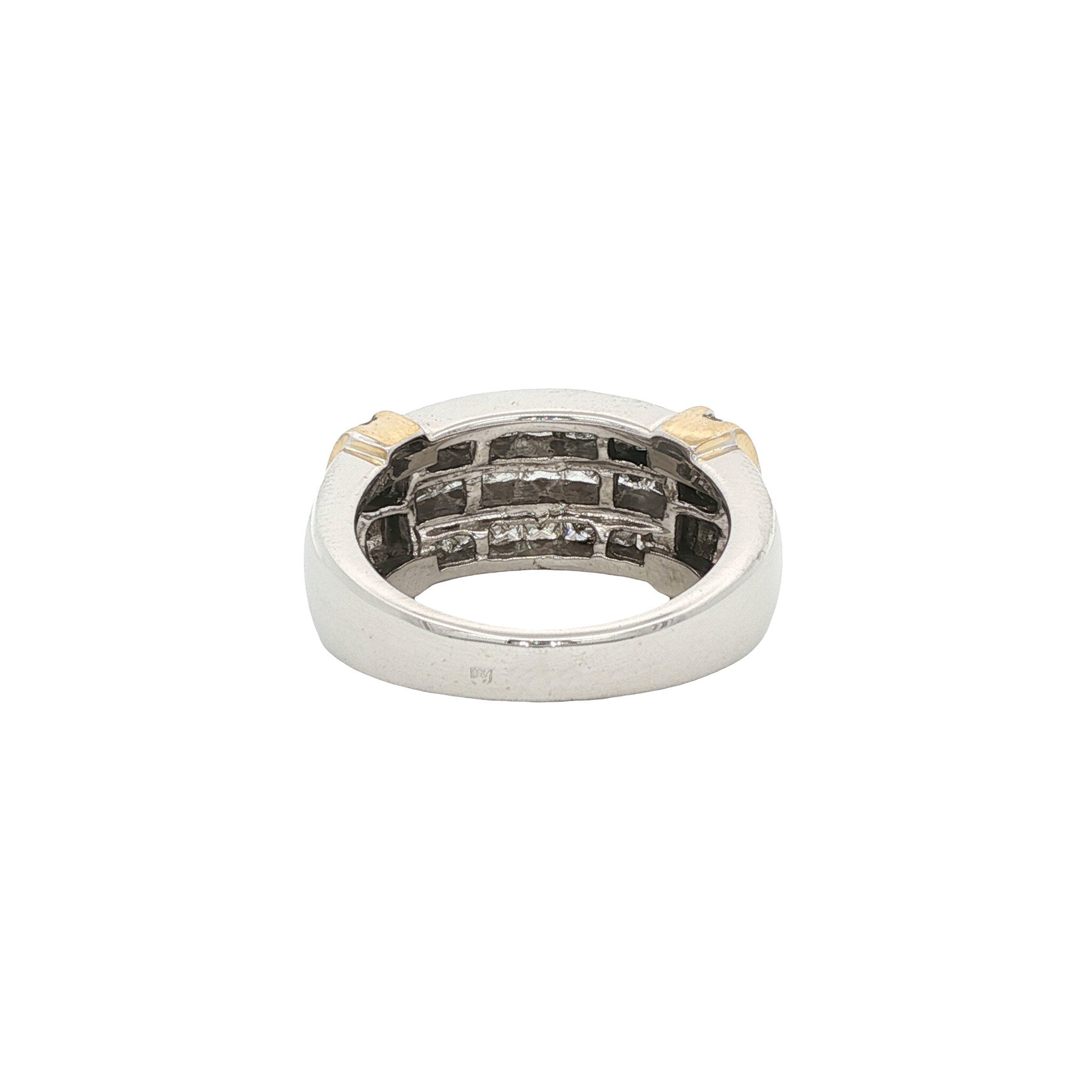 18 karat white gold ring with diamond