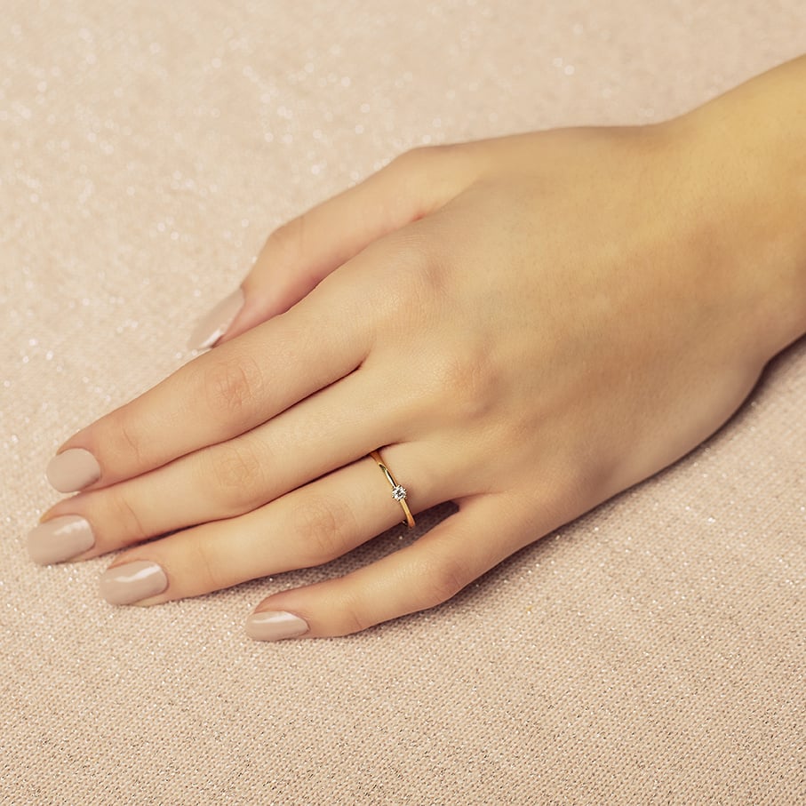 Yellow gold solitaire ring with diamond 14 kt