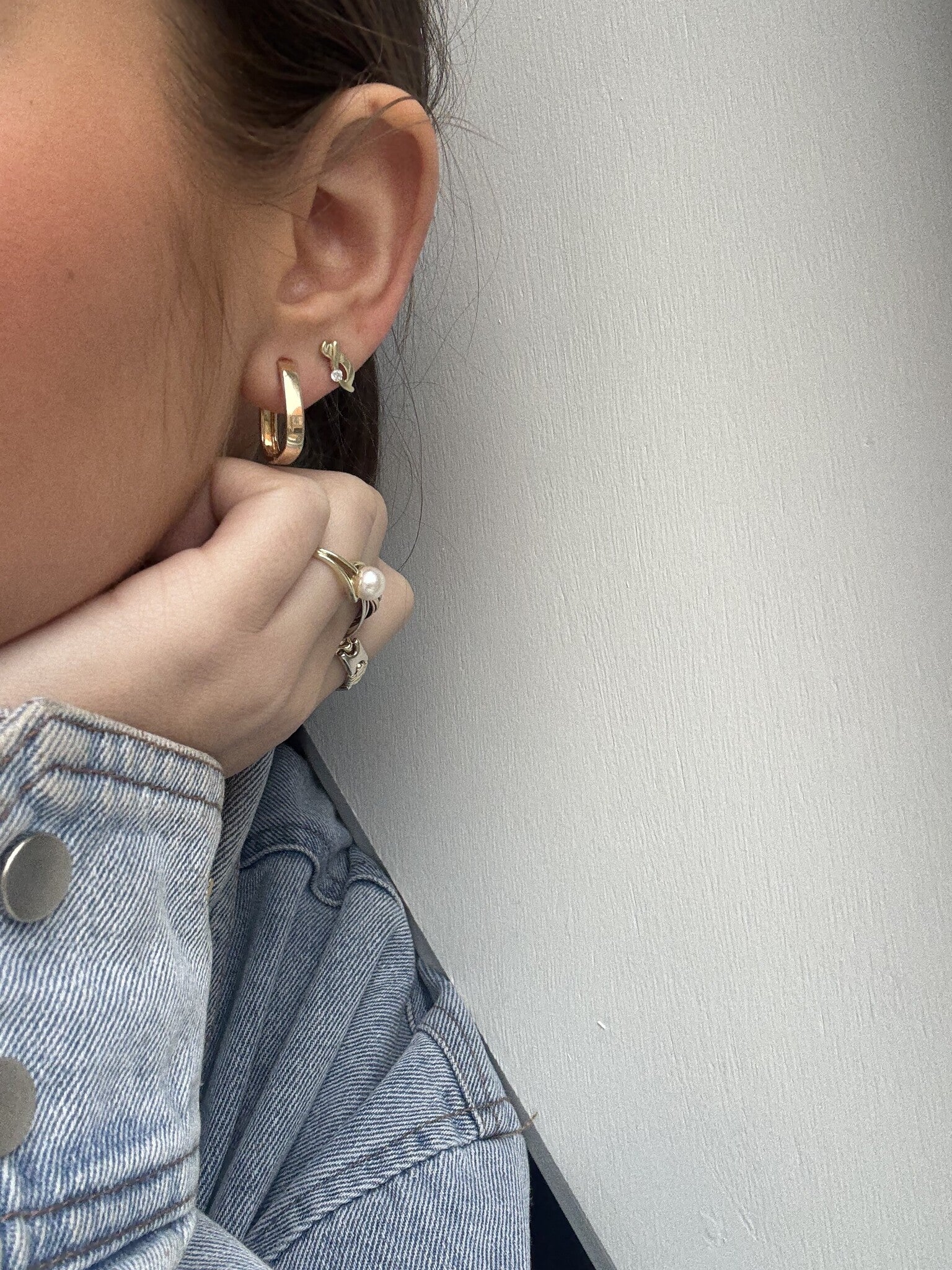 Gold stud earrings with zirconia 14 karat