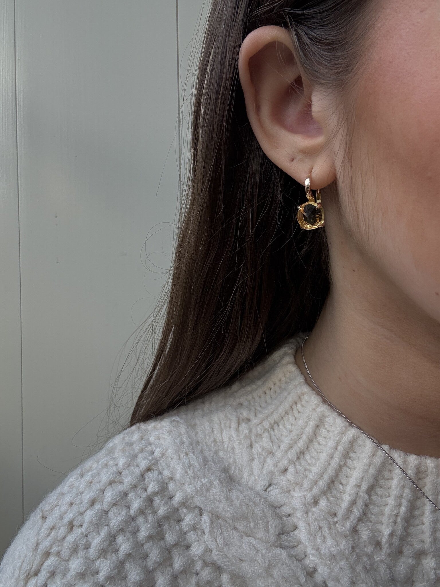 Gold ear jewelry with colored gemstone 18 karat