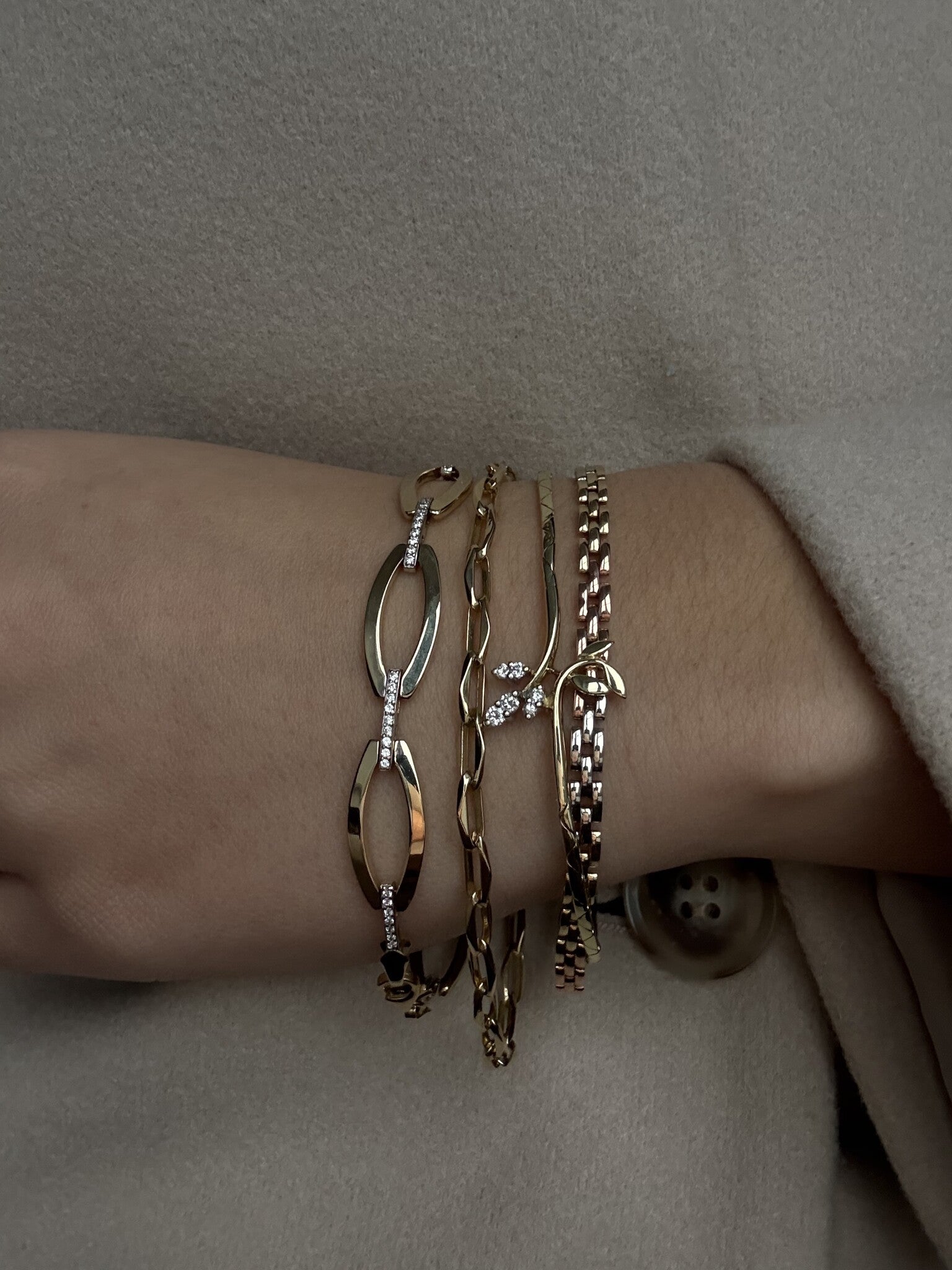 Gold bracelet with diamond 17 cm 14 karat