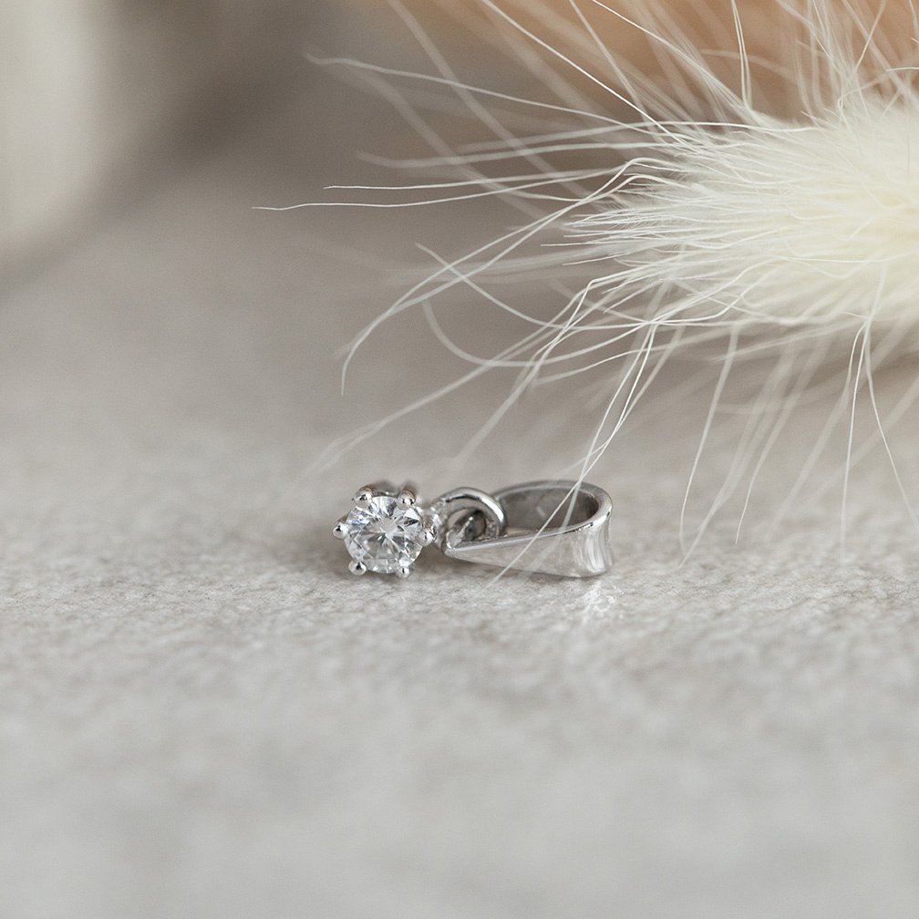 White gold solitaire pendant with diamond 18 karat* new