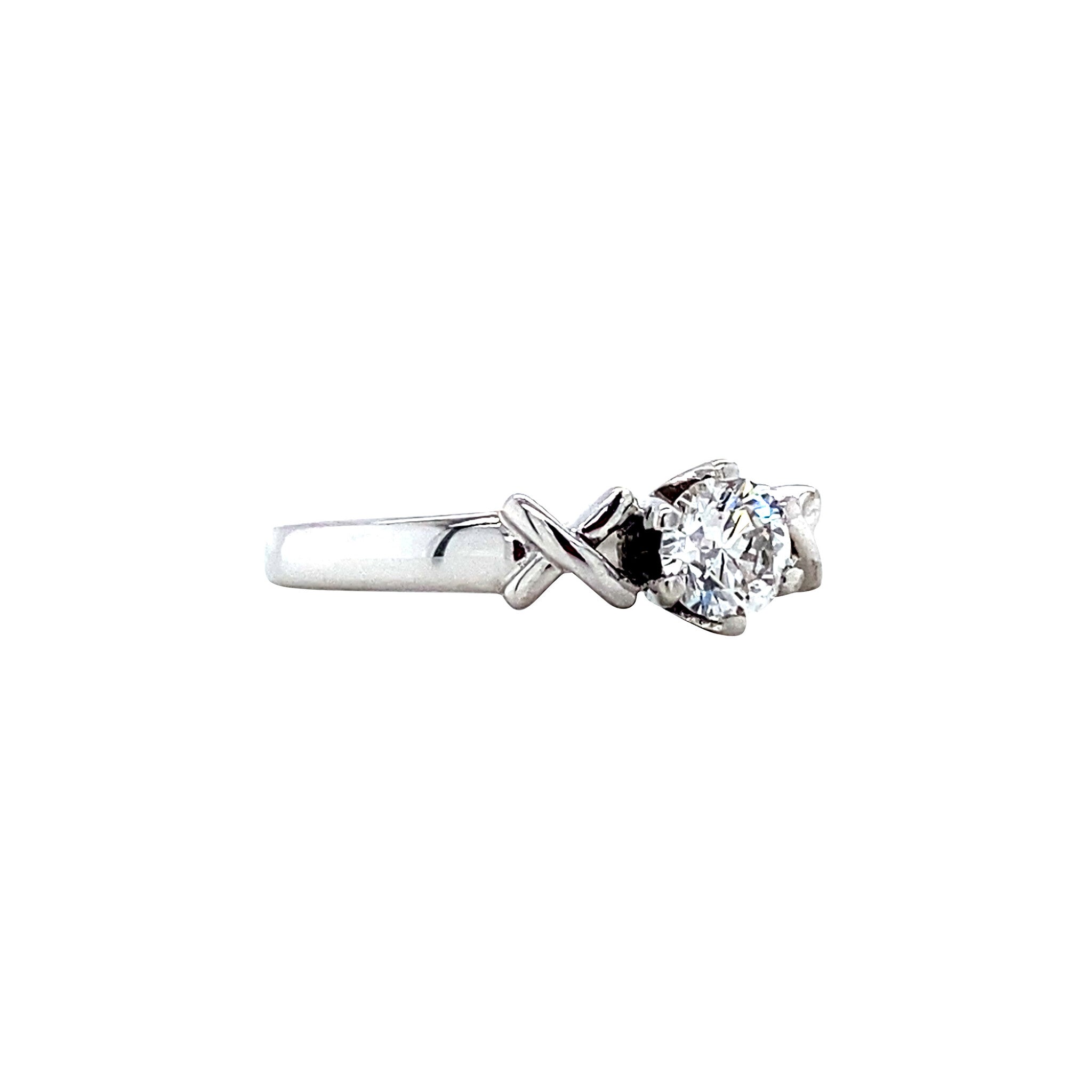 18 karat white gold ring with diamond