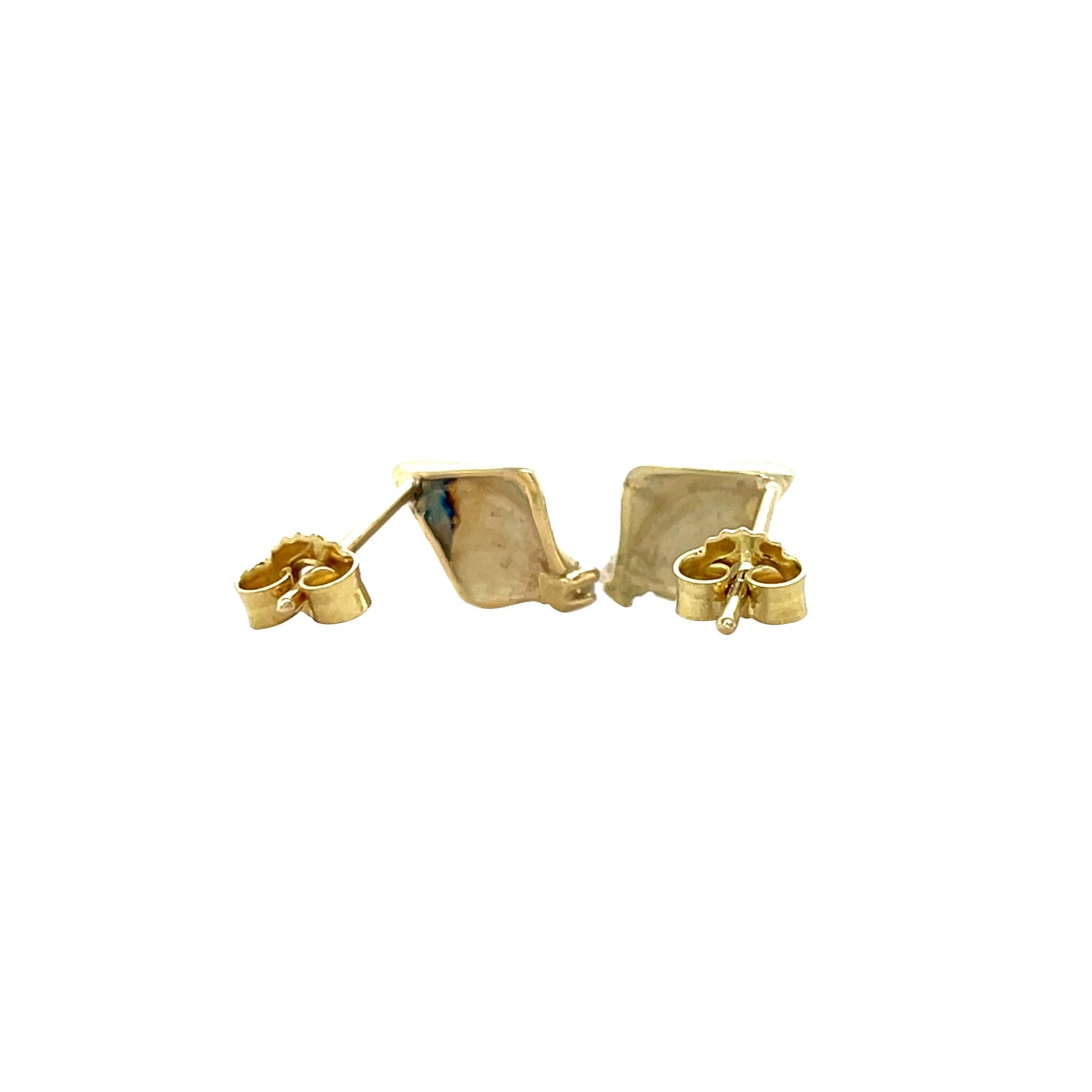 14 karat gold stud earrings with diamond