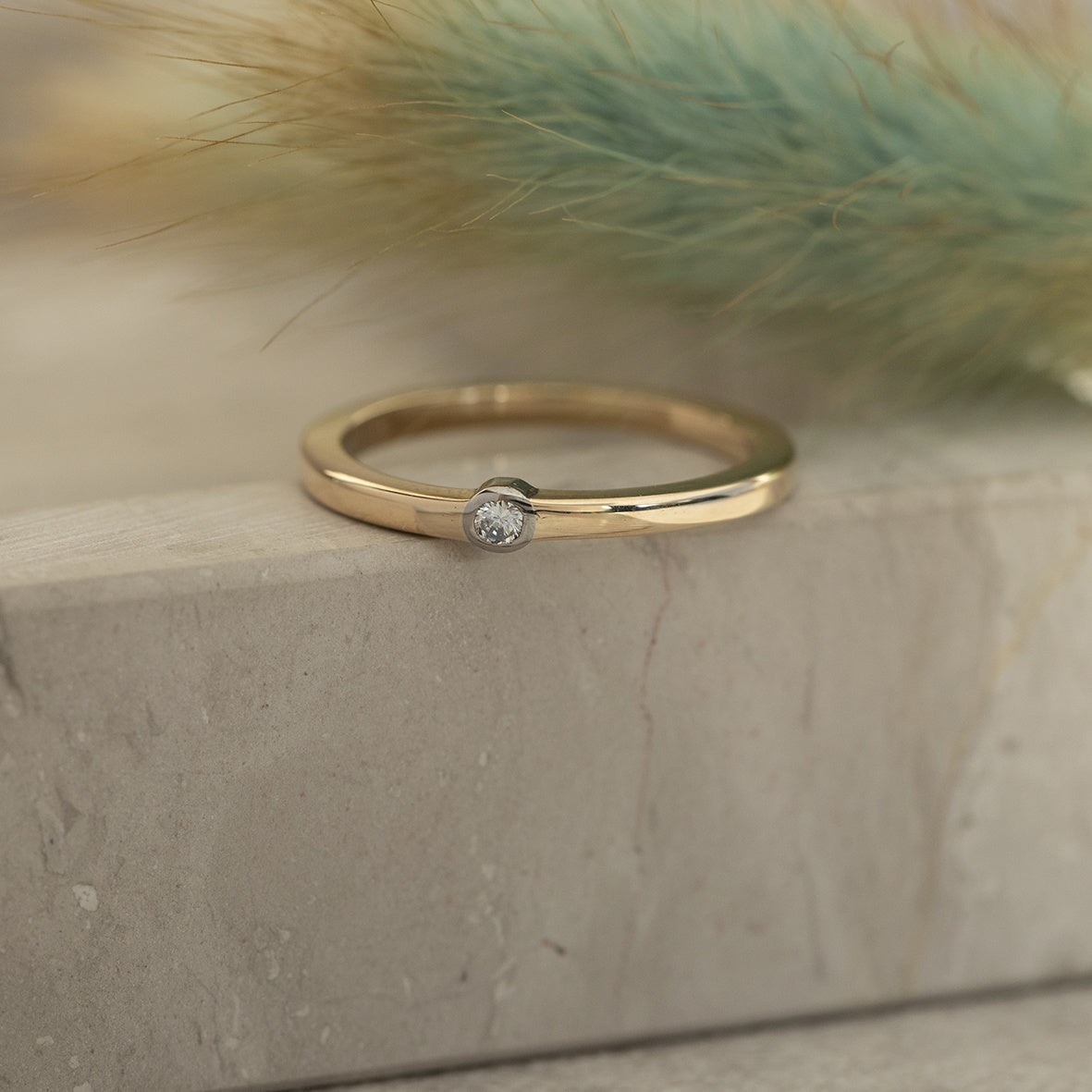 Gold ring with diamond 14 karat