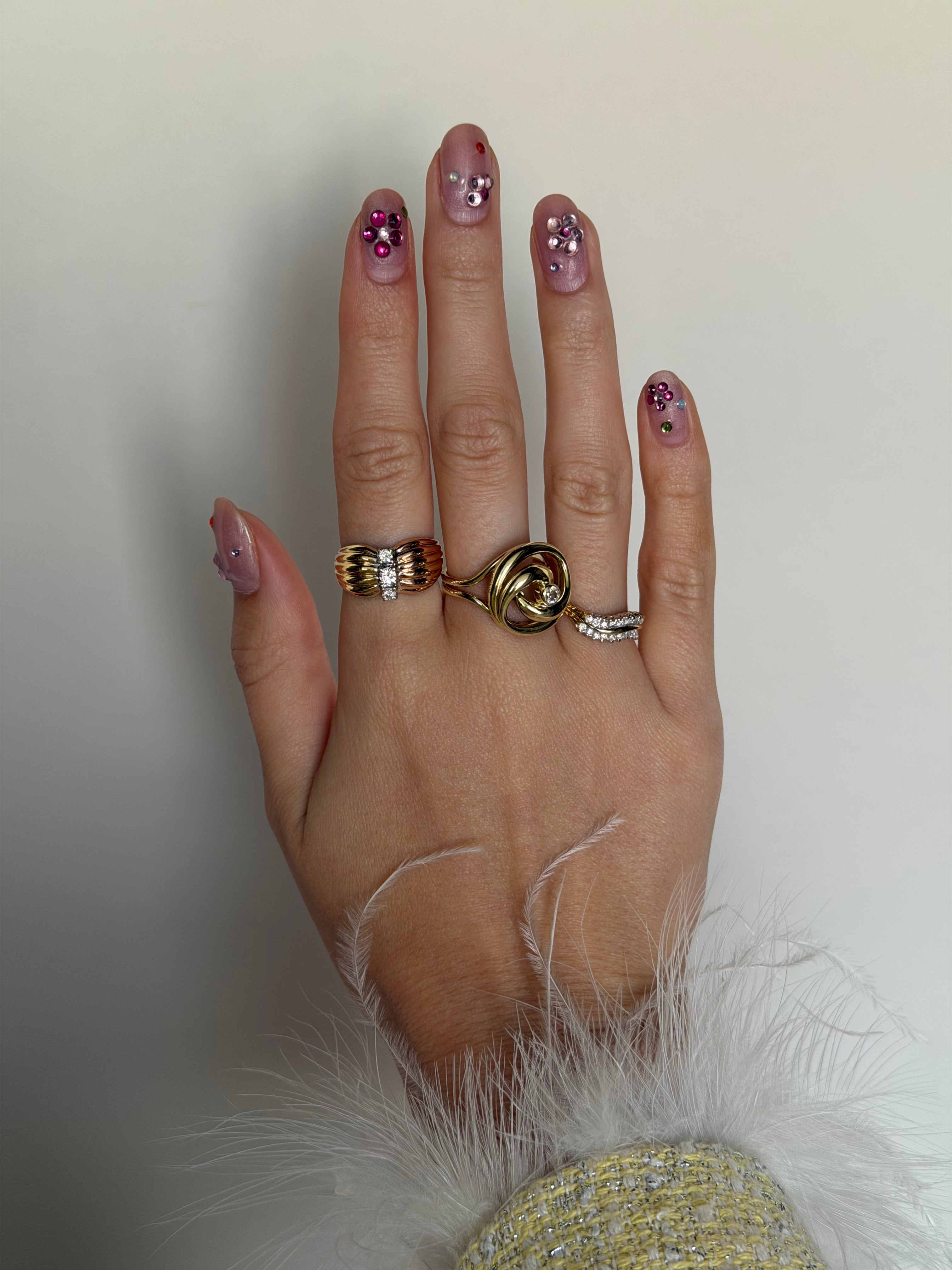 18-karat tricolour gold ring with a diamond