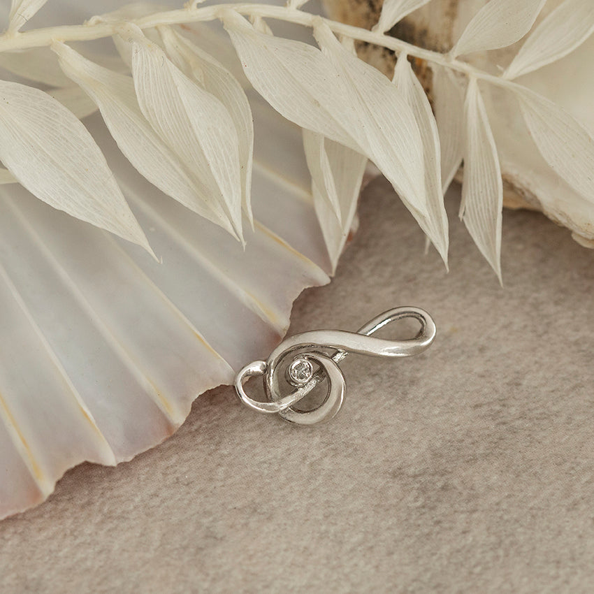 Witgouden hanger muzieknoot met diamant 14 karaat