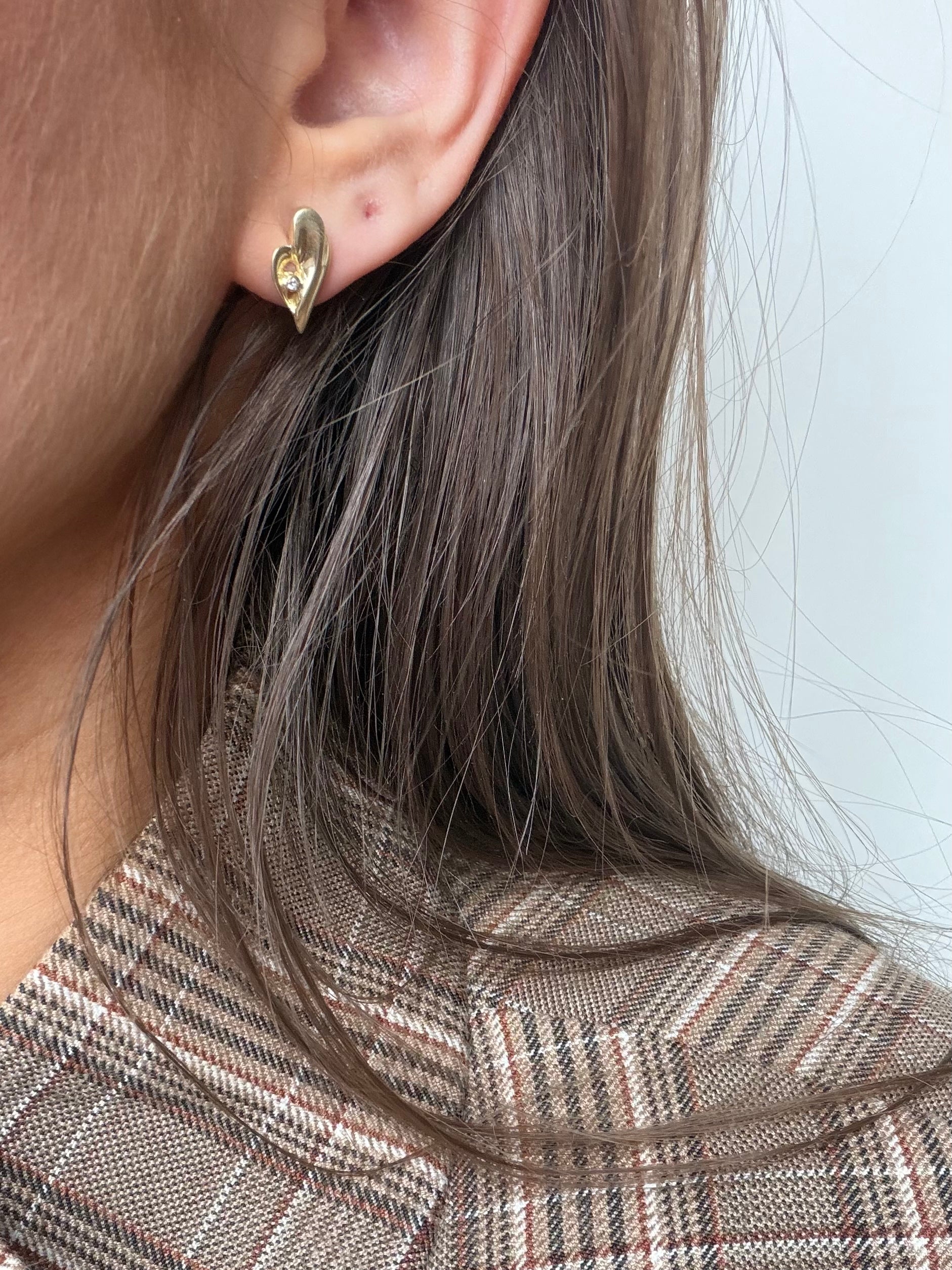 14 karat gold diamond stud earrings