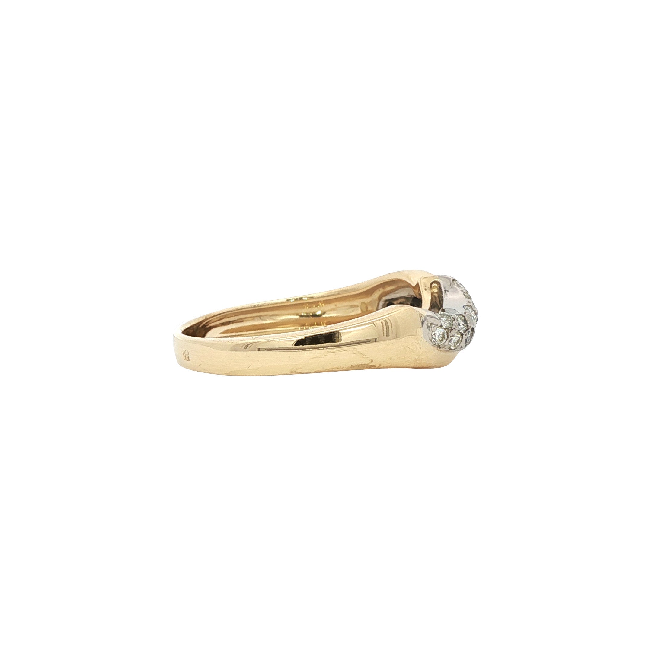 18-karat gold ring with a diamond