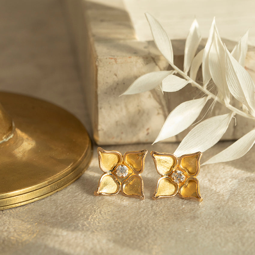 Gouden oorstekers met zirkonia 14 karaat
