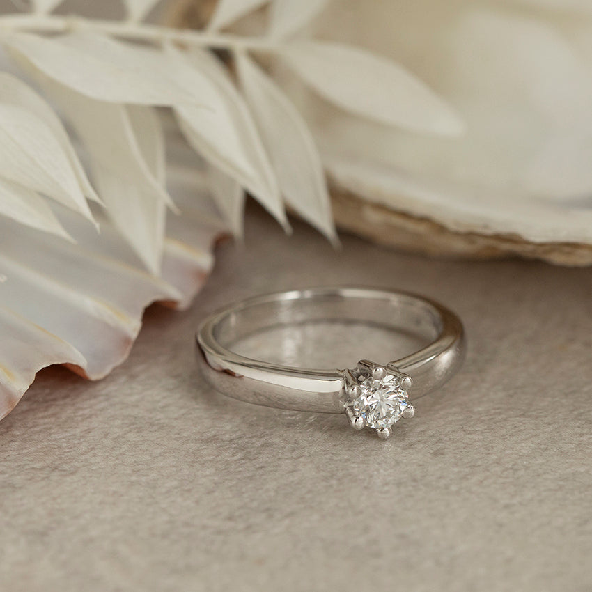 Witgouden solitair ring met diamant 14 karaat