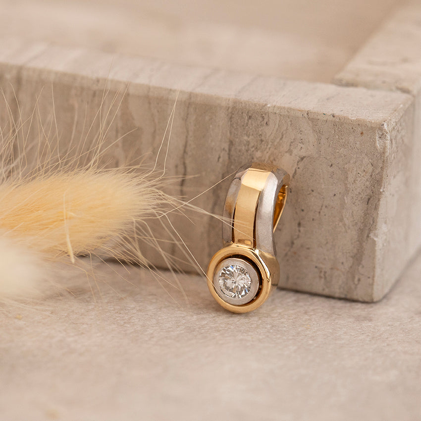 Gouden cliphanger met diamant 18 karaat