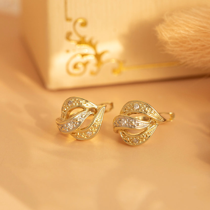 14-karat gold earrings with diamond