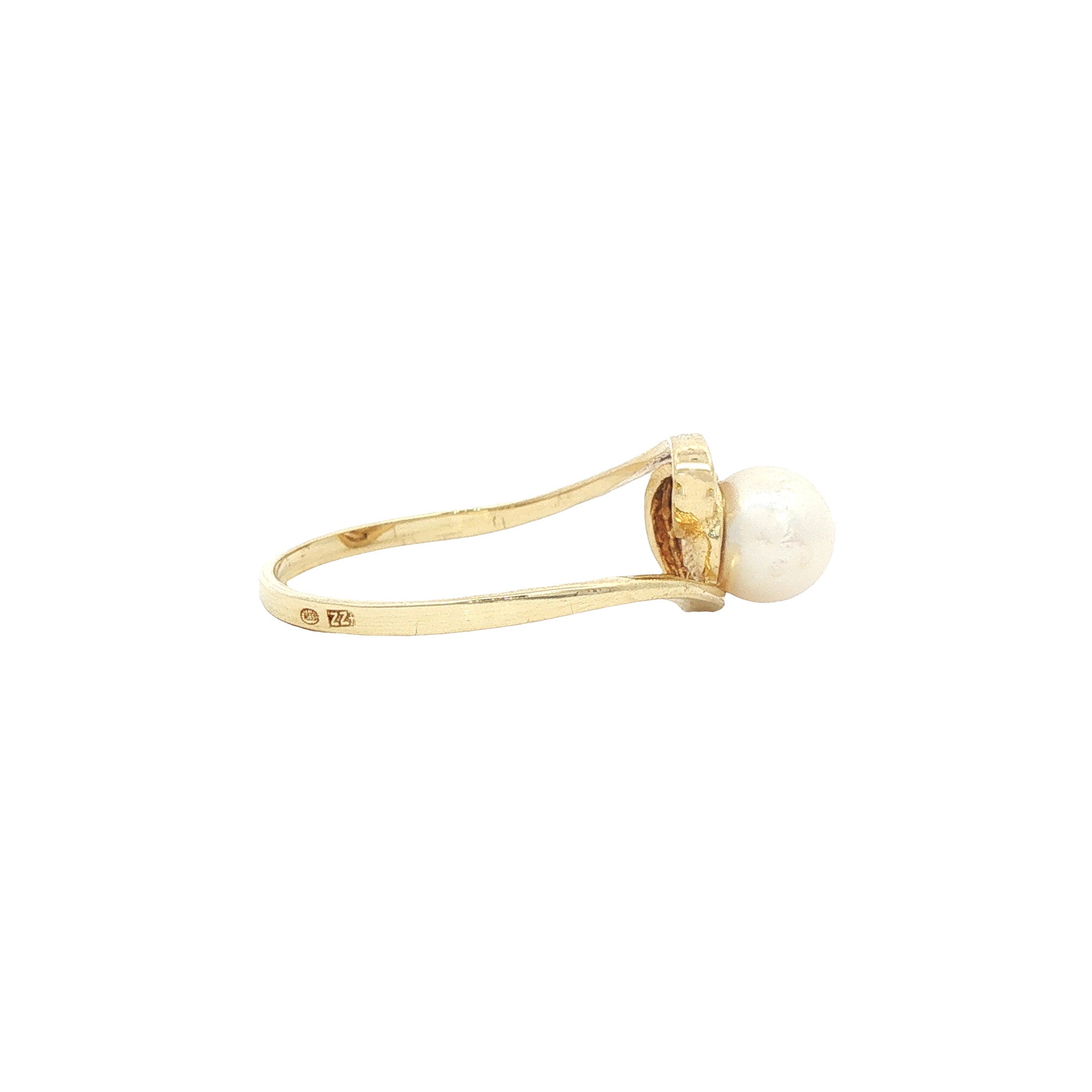 Gouden slagring parel 14 karaat